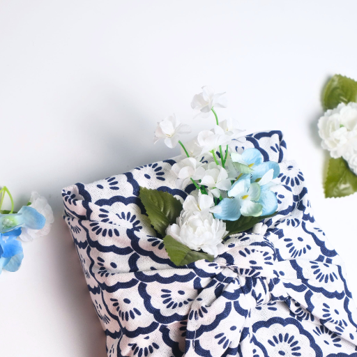 กล่องของขวัญ รังนกแท้พรีเมี่ยม 3 ขวด ห่อผ้าฟุโรชิกิ - Mother's day White - Cozxy | Health Product Image