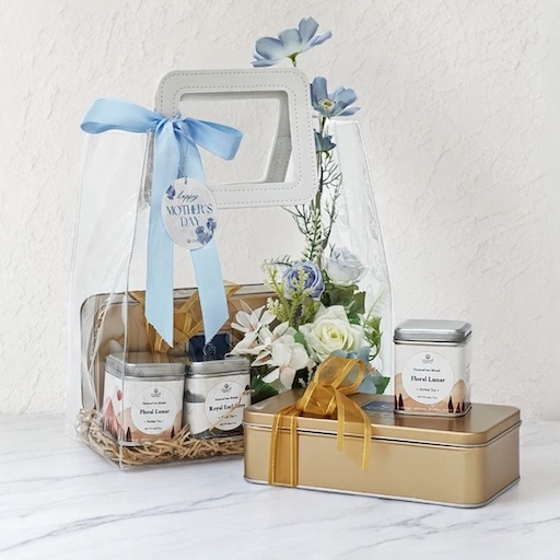 Extra Blue & Bloom คุกกี้ธัญพืชกล่องโลหะ และชาเบลนด์ 2 กระปุกในกระเป๋าดอกไม้ประดิษฐ์ - Cozxy | Health Product Image