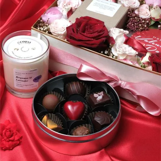 My Sweet Heart Box กล่องดอกกุหลาบพร้อมช็อกโกแลตทรัฟเฟิล 7 ชิ้นและเทียนหอม - COZXY Product Image
