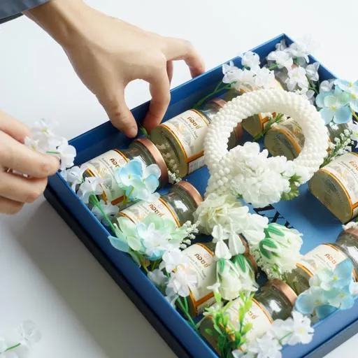 ​Faux Malai กล่องดอกไม้และพวงมาลัยประดิษฐ์ รังนกพรีเมี่ยม 10 ขวด - COZXY Product Image