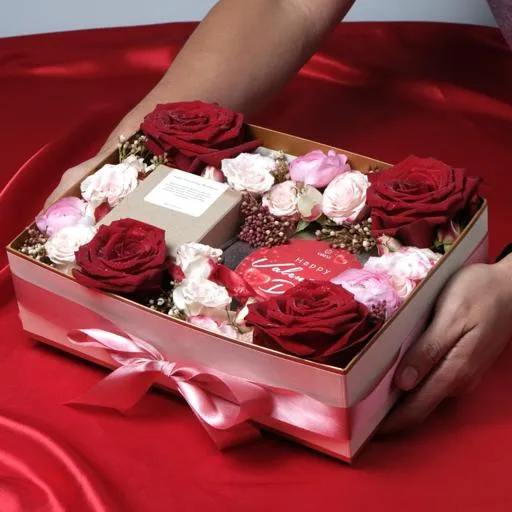 My Sweet Heart Box กล่องดอกกุหลาบพร้อมช็อกโกแลตทรัฟเฟิล 7 ชิ้นและเทียนหอม - COZXY Product Image