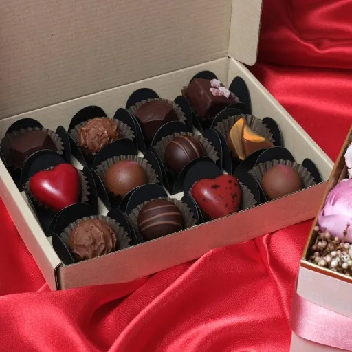 Valentine's Box ช็อกโกแลต 12 ชิ้น - COZXY Product Image