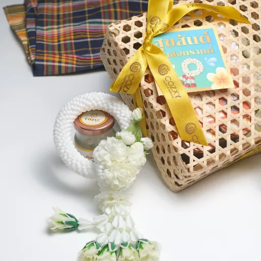 Songkran Bird's Nest with Malai Set เซ็ตตะกร้าสงกรานต์เพื่อสุขภาพ รังนกพรีเมียม 6ขวด และมาลัยประดิษฐ์ - COZXY Product Image