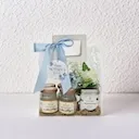 Blue & Bloom รังนกพรีเมี่ยม 4 ขวดและชาเบลนด์ 1 กระปุก ในกระเป๋าดอกไม้ประดิษฐ์ - Cozxy | Health Thumbnail